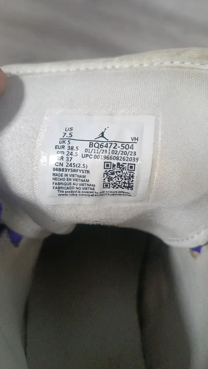 Zapatillas Air Jordan moradas y blancas - 2
