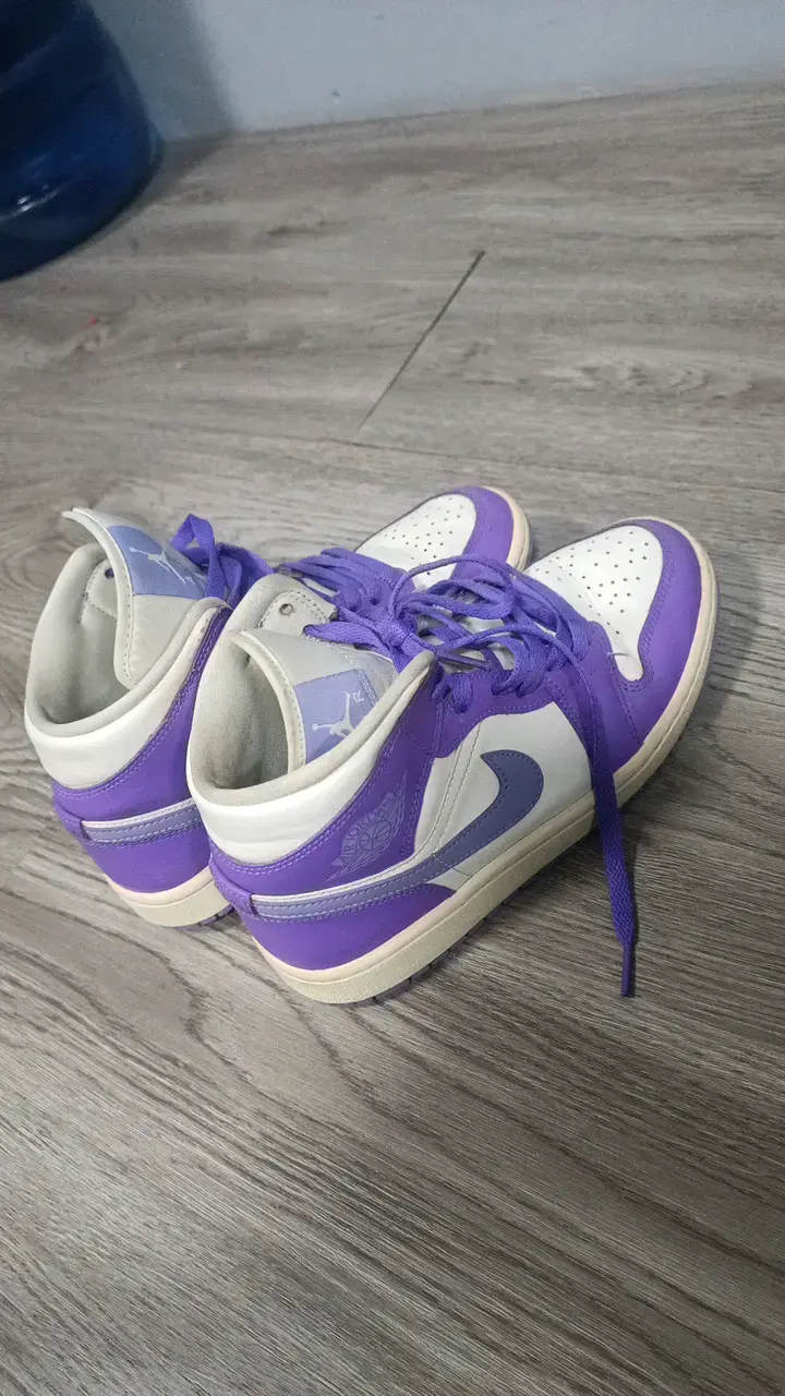 Zapatillas Air Jordan moradas y blancas - 3
