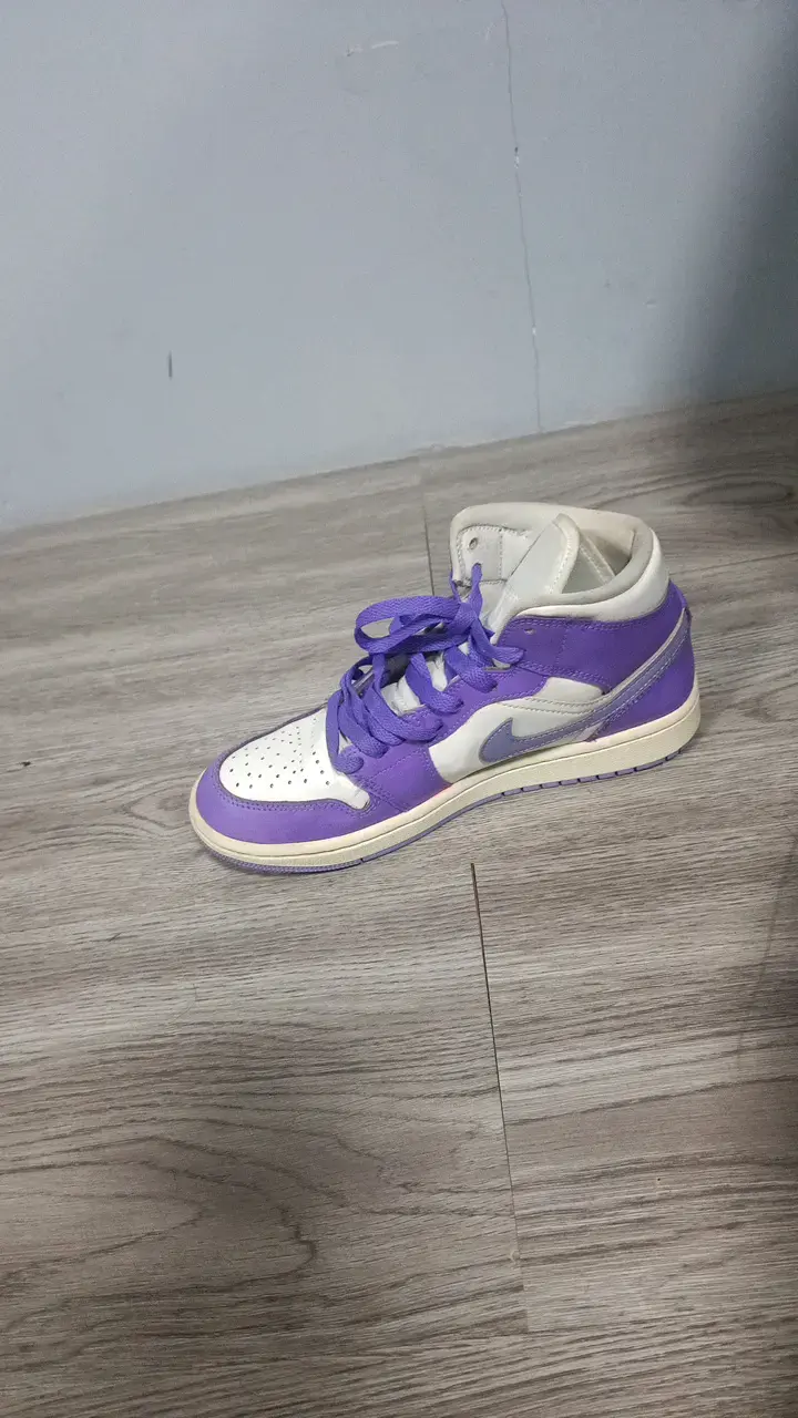 Zapatillas Air Jordan moradas y blancas - 4