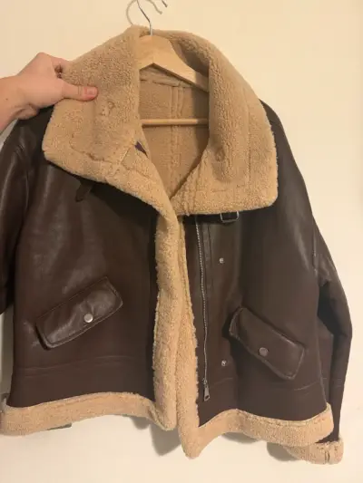 Chaqueta de ecocuero marrón con forro de borrego - miniatura 1