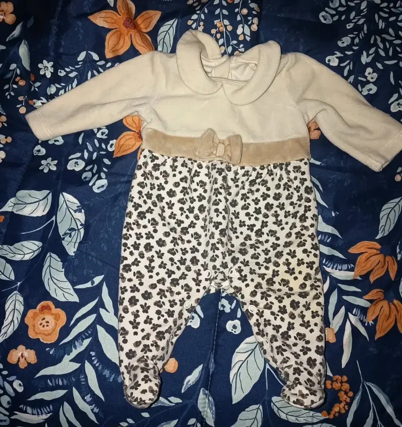 Conjunto de ropa para bebé en tonos rosados - 2
