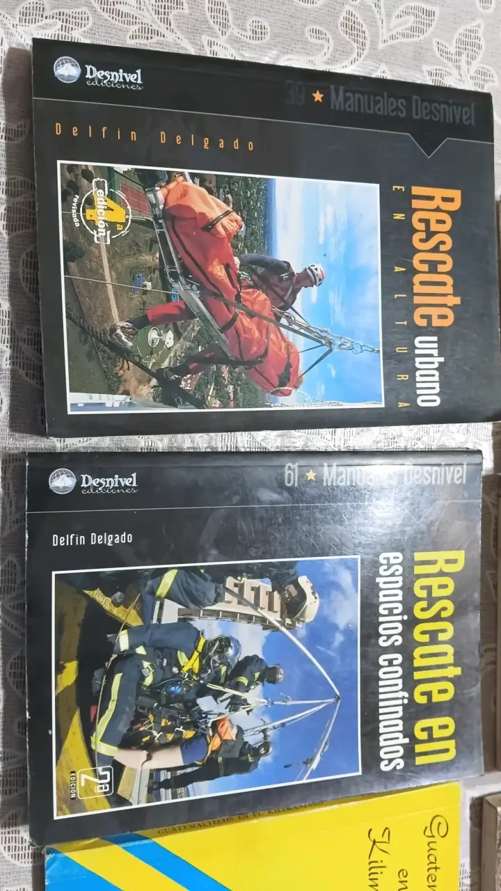 Libros de montañismo y rescate de Carlos Prahl y Deifrin Delgado - 2