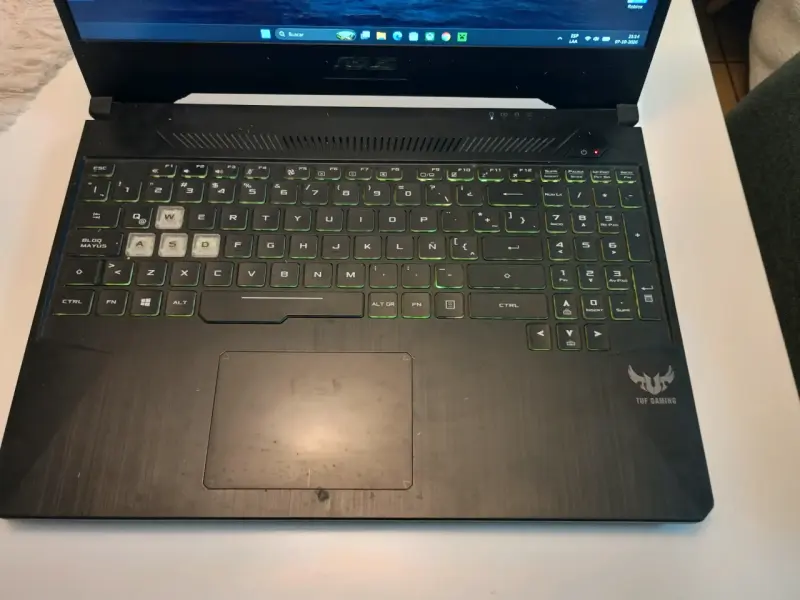 Laptop ASUS TUF Gaming en buen estado - 2