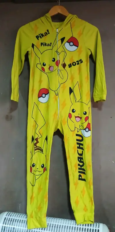 Pijama enterizo Pikachu talla M - miniatura 1