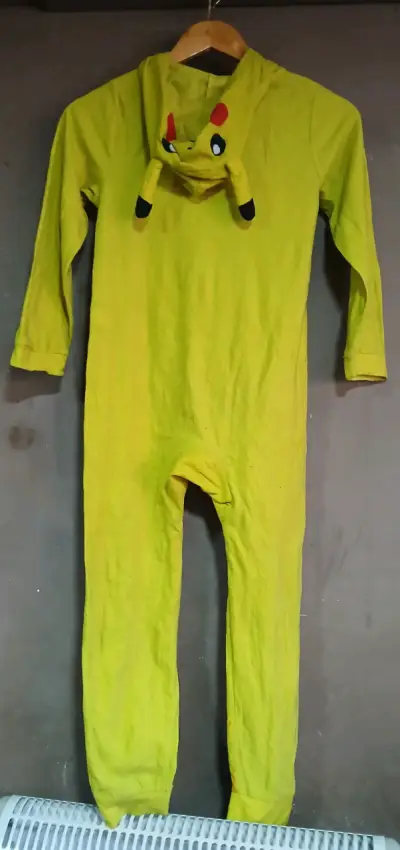 Pijama enterizo Pikachu talla M - miniatura 2