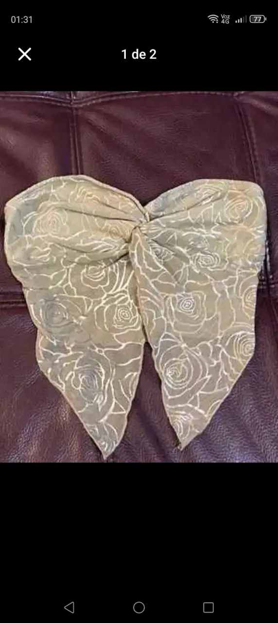Top strapless con diseño floral beige