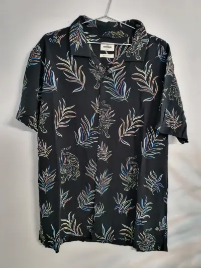 Camisa estampada negra de manga corta - miniatura 1