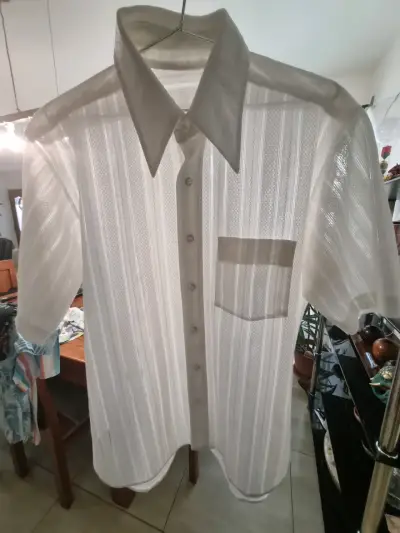 Camisa de vestir blanca con diseño a rayas - miniatura 2