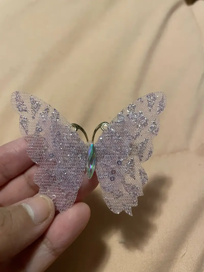 Pinza de mariposa con cristales brillantes