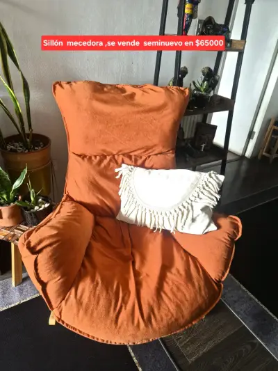 Sillón mecedora naranja seminuevo - miniatura 1