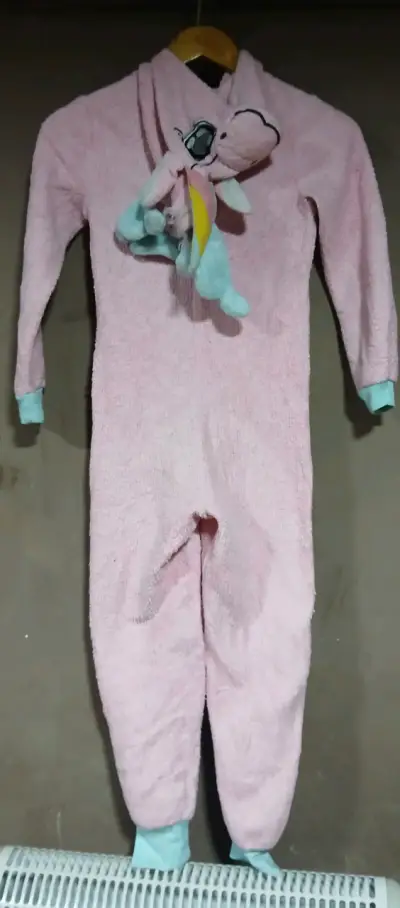 Pijama  rosado con capucha y alas talla S - miniatura 3