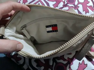 Bolso Urbano Tommy Hilfiger Beige Para Hombre - miniatura 2