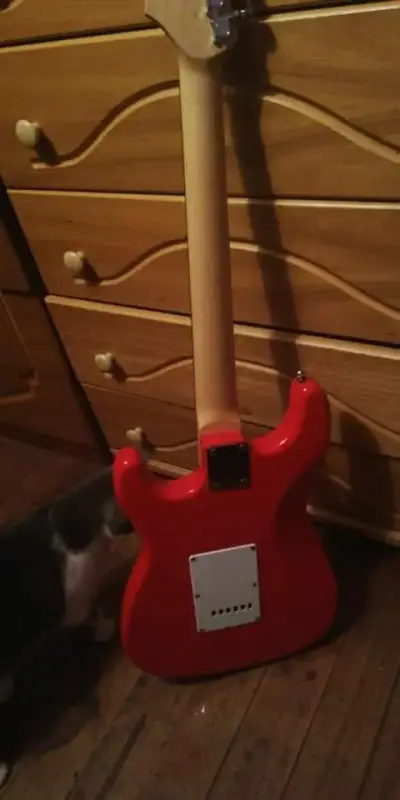 Guitarra eléctrica roja con funda Mercury - miniatura 2