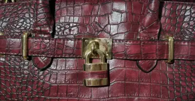 Bolso de mano burdeo - miniatura 3