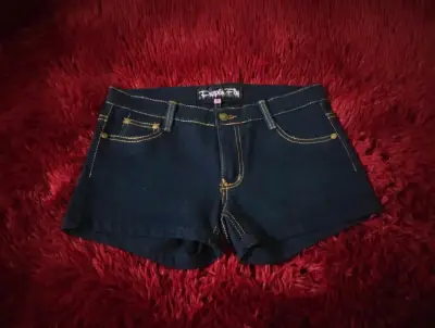 Shorts de mezclilla azul oscuro para mujer - miniatura 1