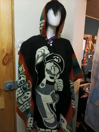 Poncho con diseño de personaje de videojuego mario - miniatura 1