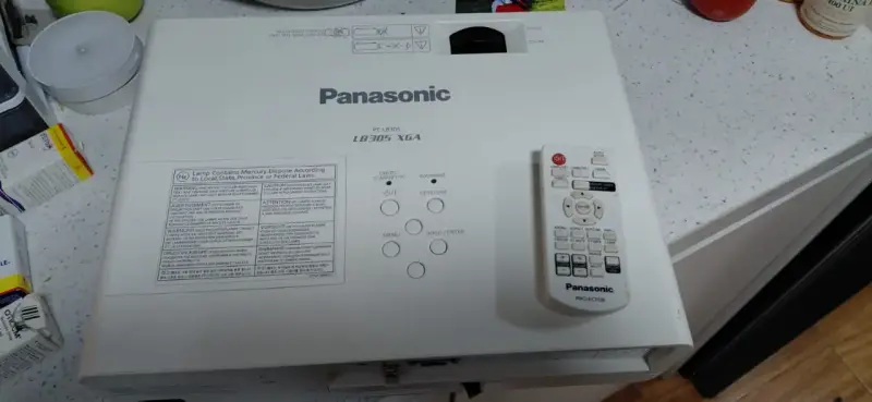 Proyector Panasonic LB305, 3100 Lúmenes, 1024x7 - 2