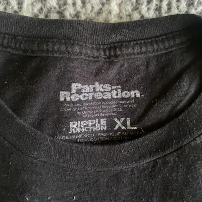 Polera negra Mouse Rat Parks and Recreation - miniatura 2