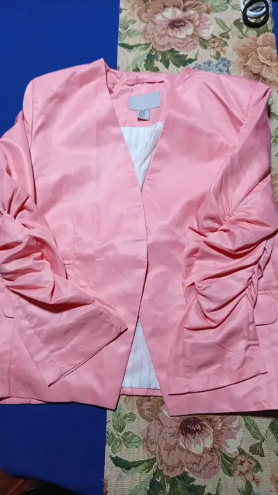 Blazer de mujer en colores amarillo y rosado - miniatura 2