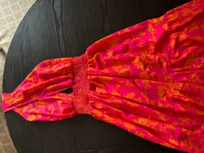 Vestido floral rosa y naranja para mujer - miniatura 2