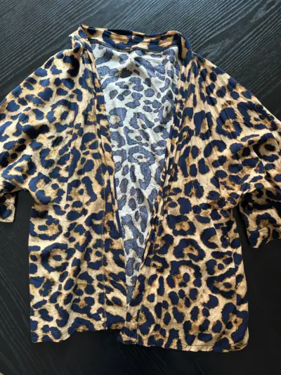 Kimono estampado animal print para mujer - miniatura 2