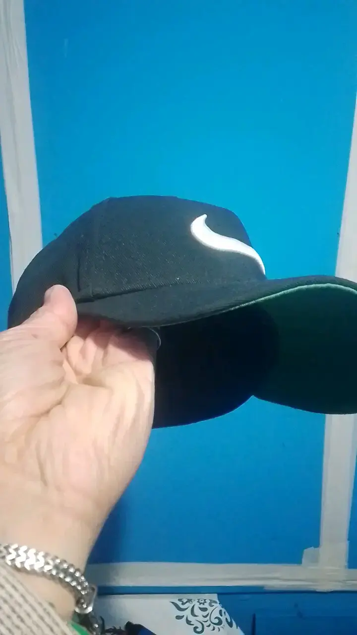 Gorra negra Nike con logo bordado