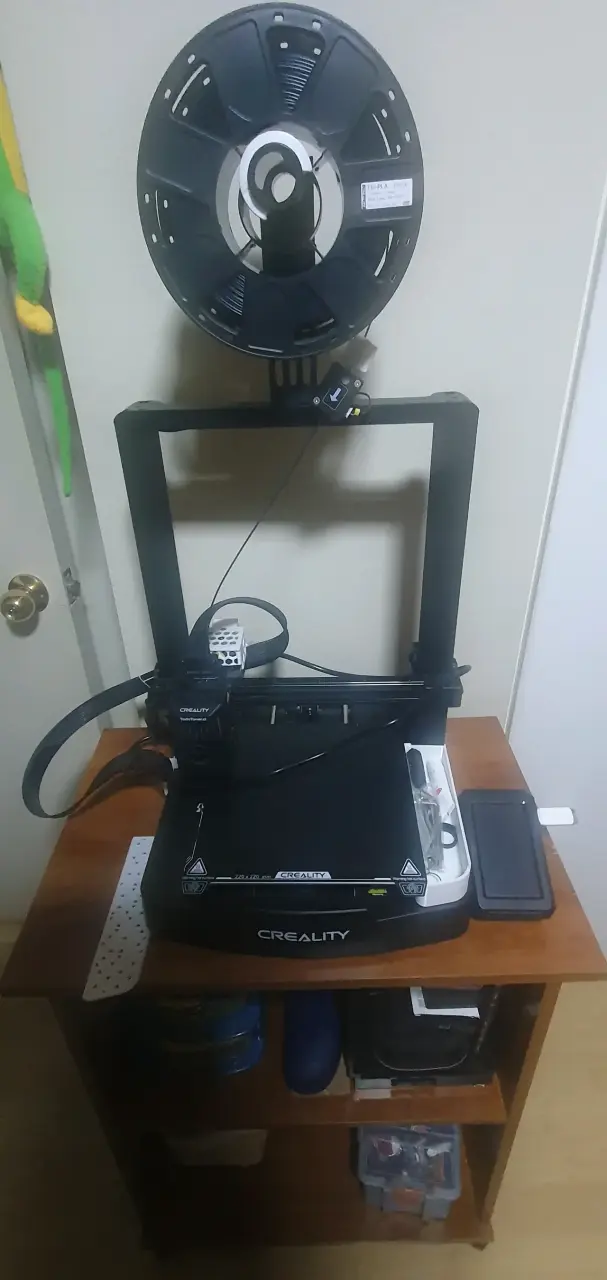 Impresora 3D Creality Ender-3 Pro con filamento