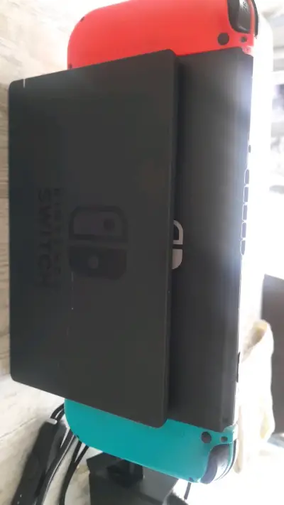 Consola Nintendo Switch con juegos Super Smash Bros y Mario Kart - miniatura 2