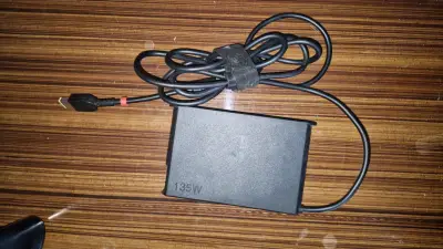 Vendo cargador ORIGINAL Lenovo de alta potencia - miniatura 3