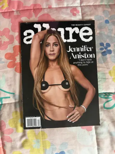 Revista Allure diciembre 2022 con Jennifer - miniatura 1