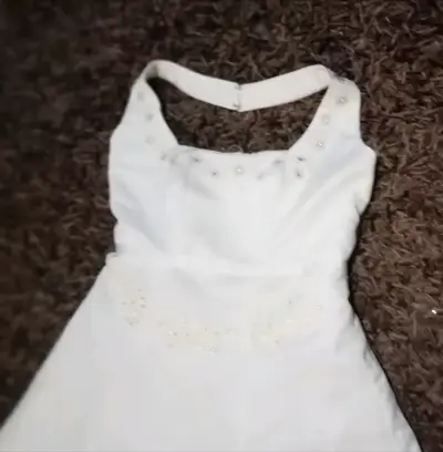 Vestido de novia blanco con detalles bordados - miniatura 2