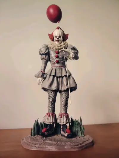 Figura de colección Pennywise IT - miniatura 1