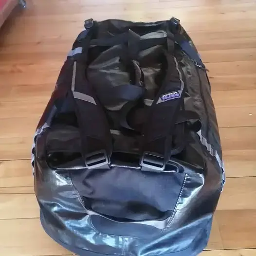 Patagonia Duffel Black Hole 120 litros negro - 4
