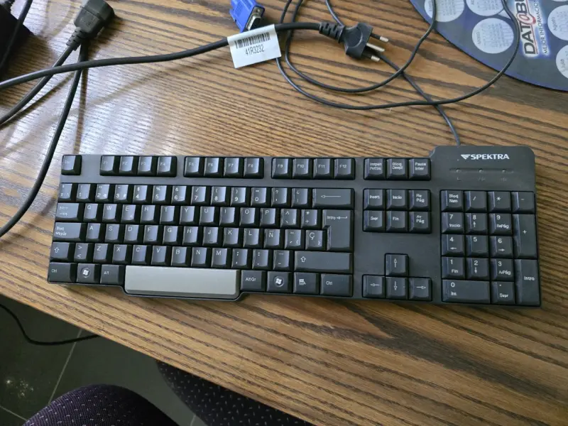 Teclado Spektra con cable USB