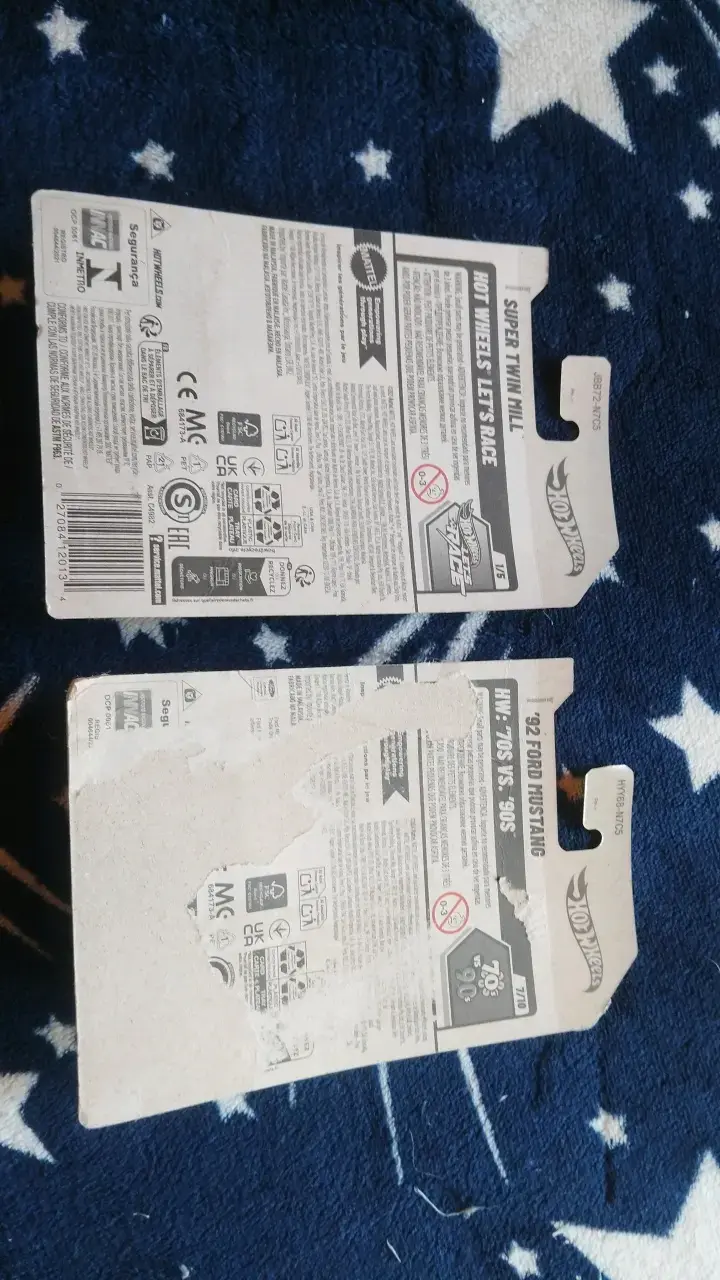 Set de Autos Hot Wheels Super Twin Mill y '92 Ford Mustang - 2