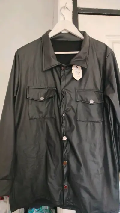 Chaqueta de cuero sintético negra para mujer - miniatura 1