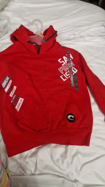 Polerón rojo con capucha y diseño San Francisco - miniatura 1