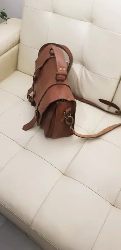 Bolso bandolera de cuero marrón clásico - miniatura 4