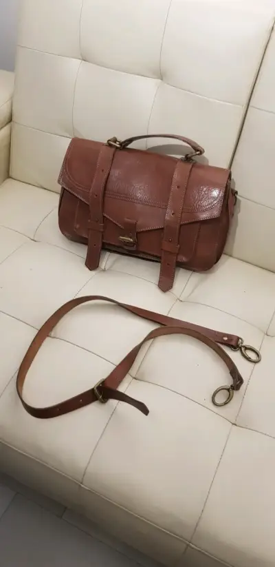Bolso bandolera de cuero marrón clásico - miniatura 5