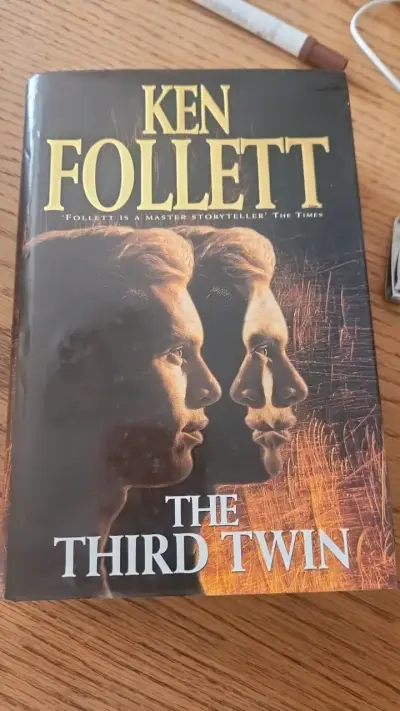Libro 'The Third Twin' de Ken Follett - miniatura 1