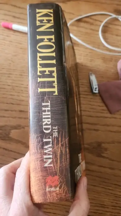 Libro 'The Third Twin' de Ken Follett - miniatura 2