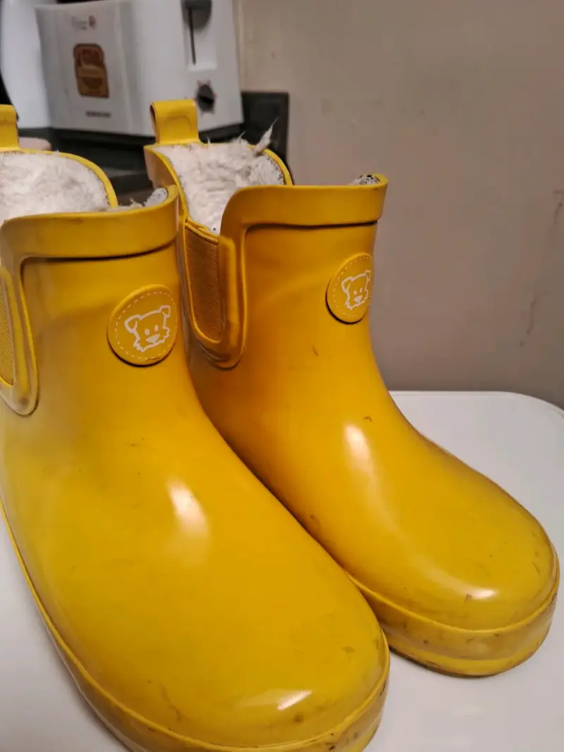 Botas de lluvia amarillas para niños con forro polar - 2