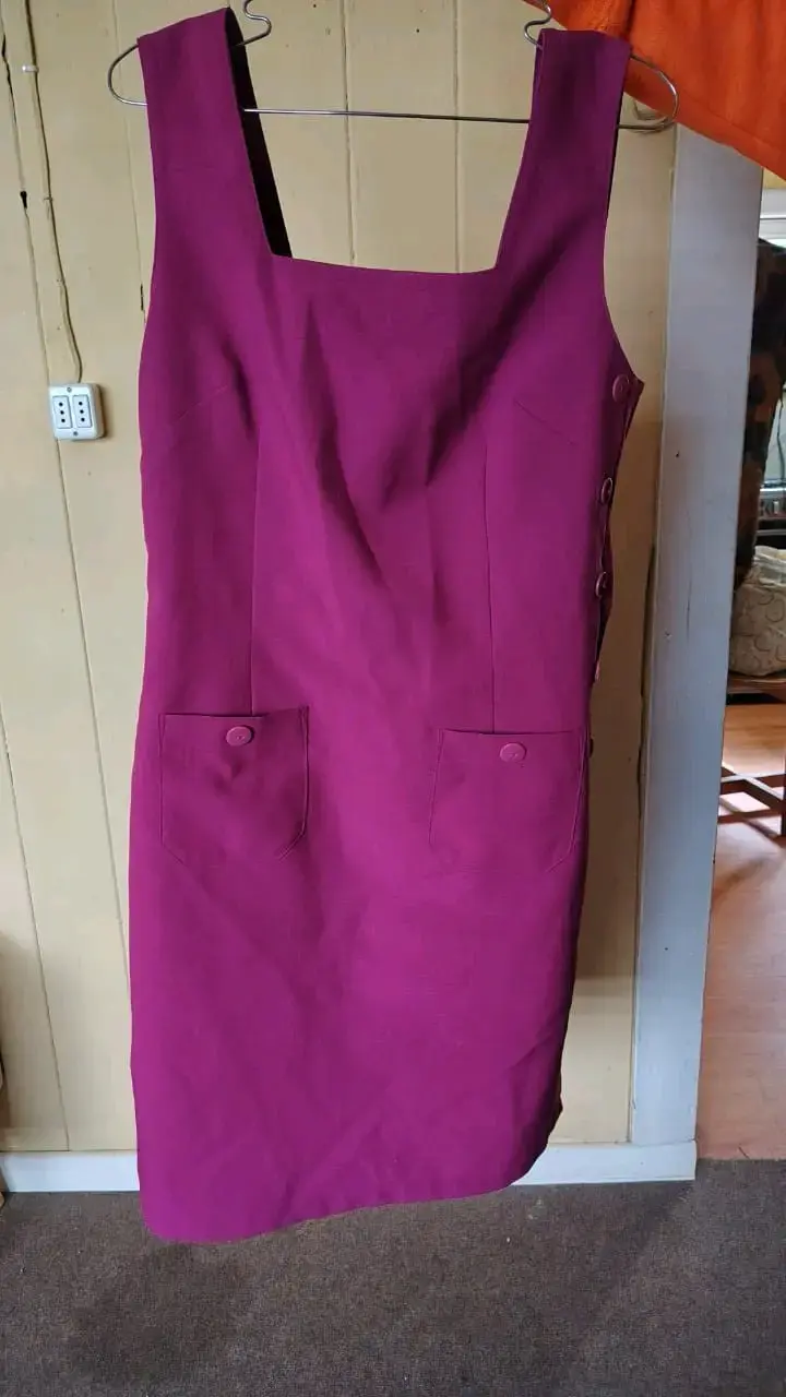 Vestido sin mangas fucsia con bolsillos