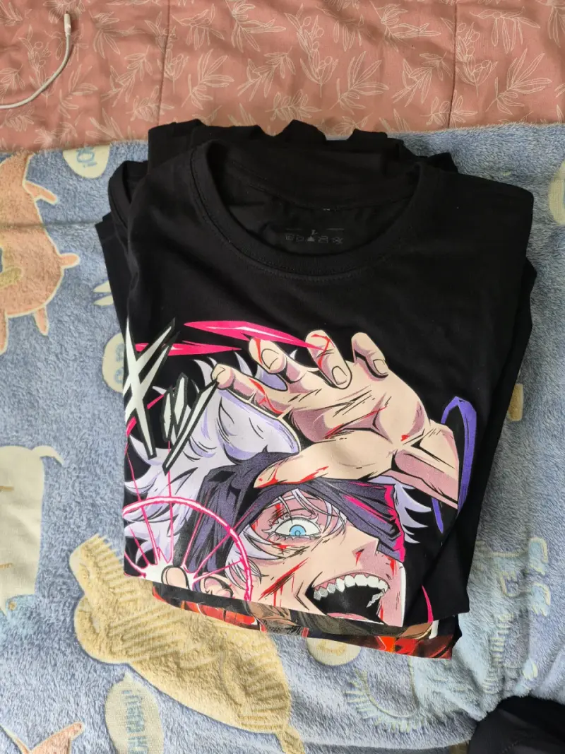 Poleras fluor anime brillan en la oscuridad - 3