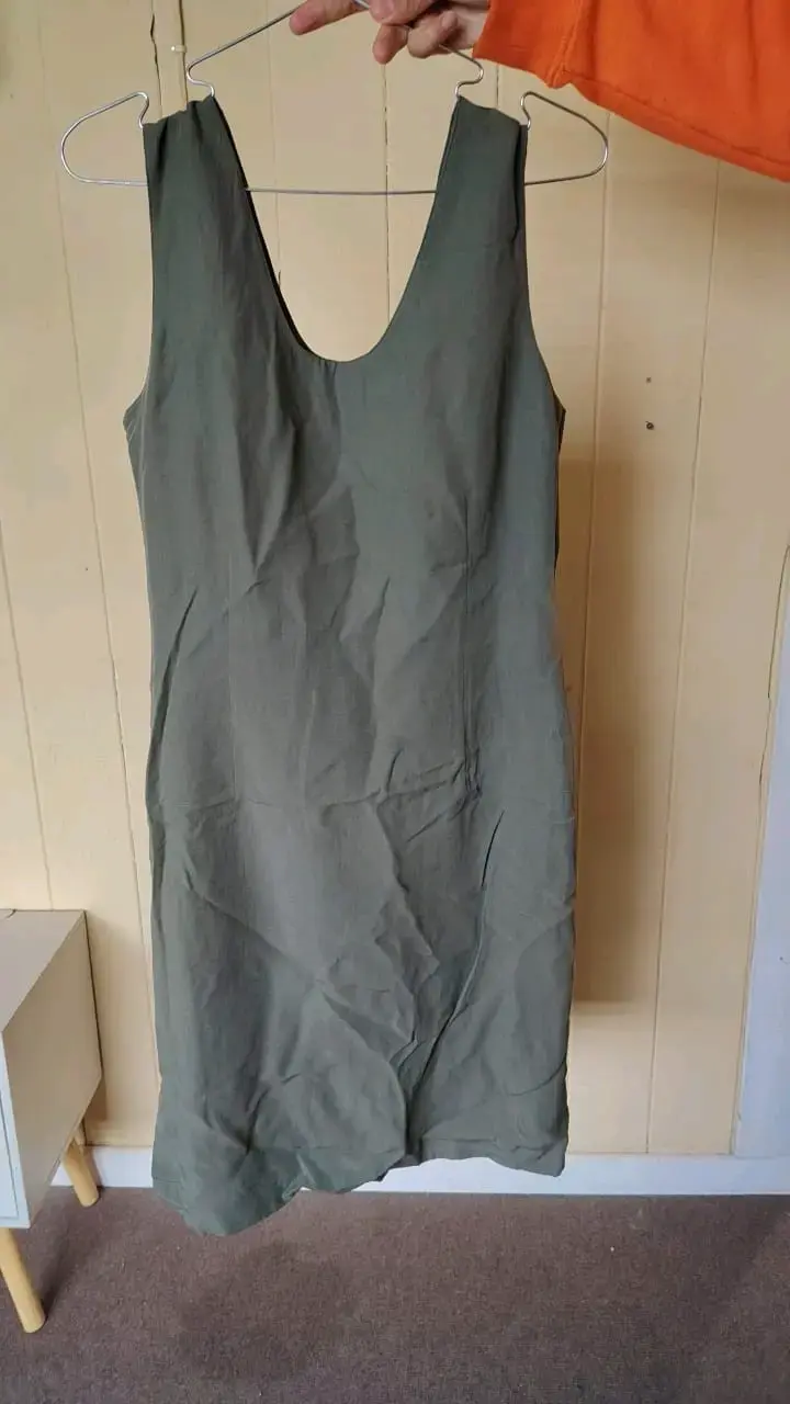 Vestido verde sin mangas para mujer