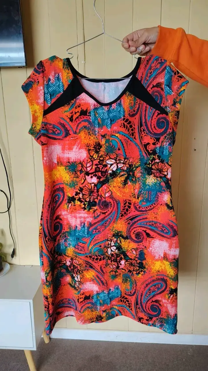 Vestido estampado colorido para mujer