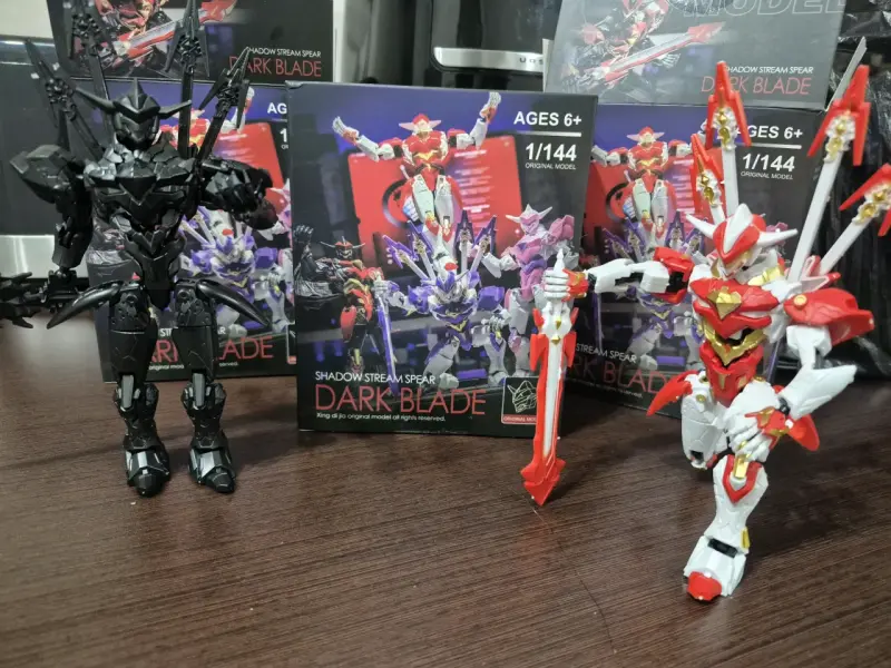 Figura de acción Dark Blade 1/144 (armable) - 4