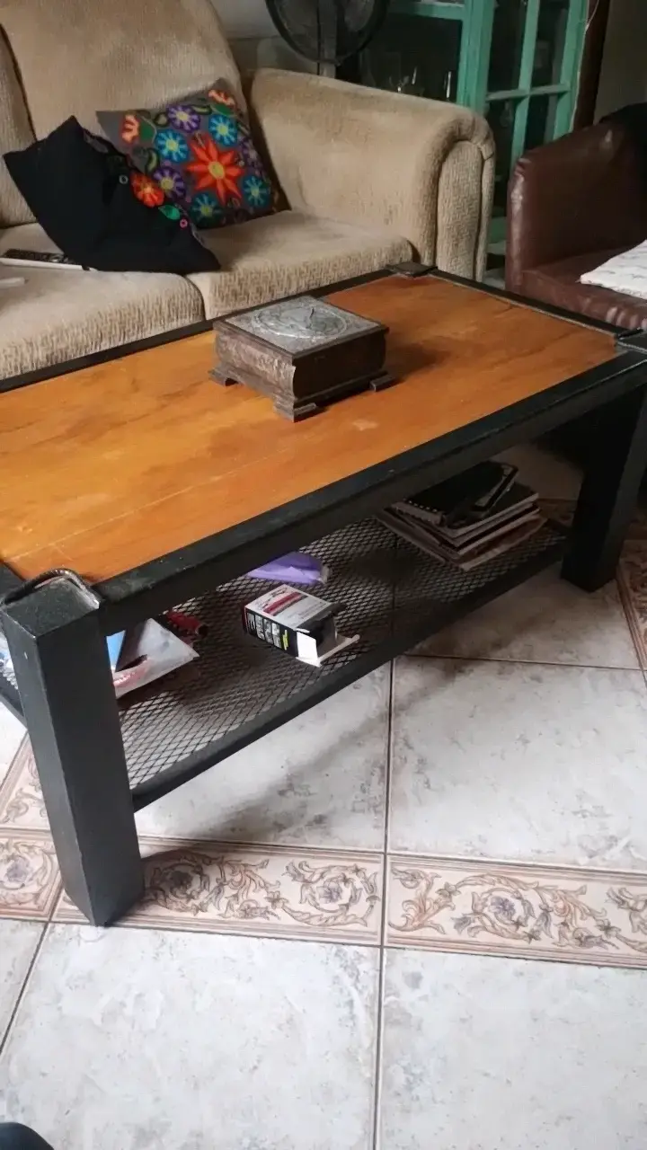 Mesa de centro de madera y metal estilo industrial - 2