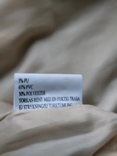 Abrigo beige cuero ecológico para mujer - miniatura 5