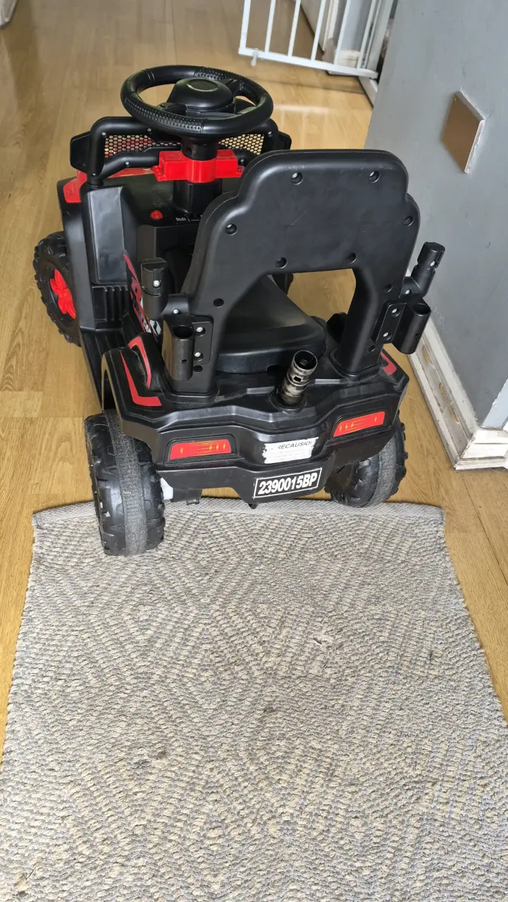 Auto eléctrico recargable para niños hasta 30 kg - 4